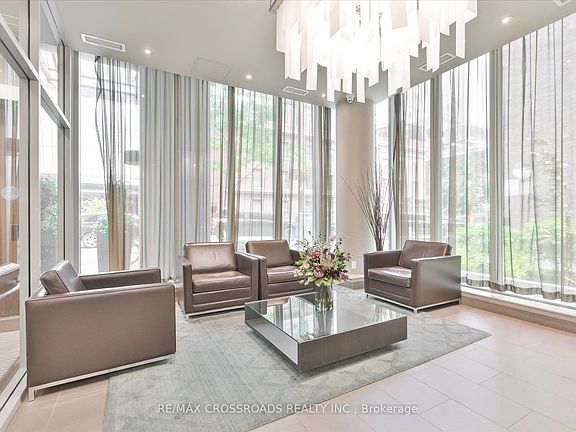 4th image of 126 Simcoe St #706