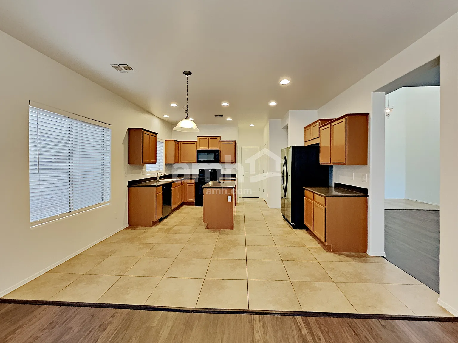 4 bed, 2.5 bath, 2226 sqft, $1,985 — Photo 3