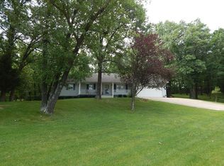 1114 Valley View Ct, Macon, MO 63552