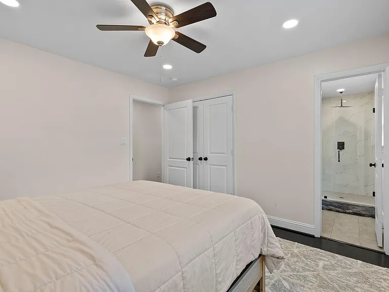 2402 Chimney Rock Rd — Photo 25