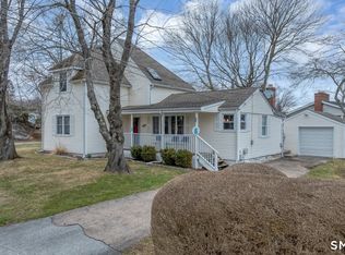 45 Ridgewood Avenue, Waterford, CT 06385