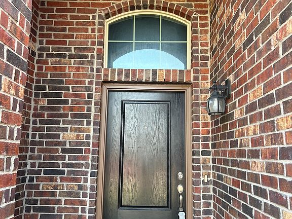 2nd image of 1212 Rebecca Ln
