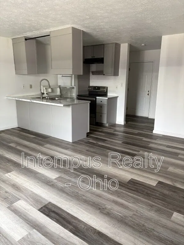 2 bed, 1.5 bath, $1,100 — Photo 3