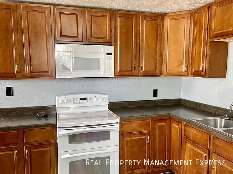 115 S Grange Ave — Photo 7