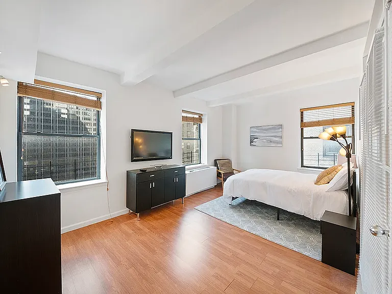 150 W 51st St #1408 — Photo 13