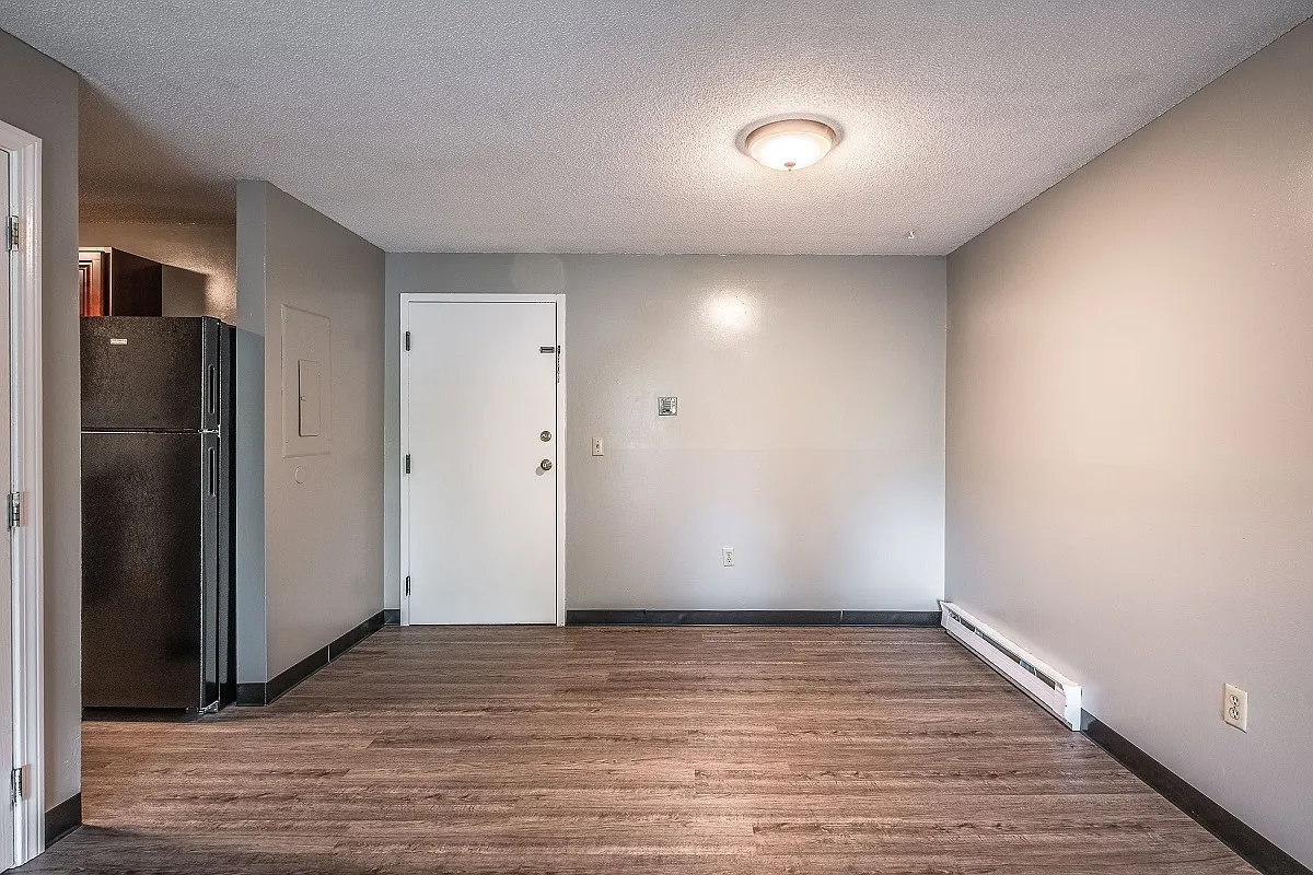 Meadowbrook Apartments — Photo 3