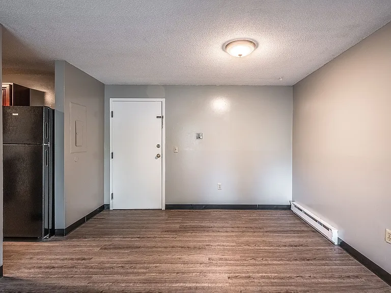 Meadowbrook Apartments — Photo 3