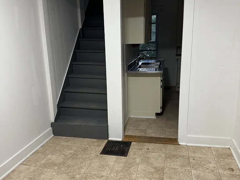 270 S Main St #4 — Photo 5