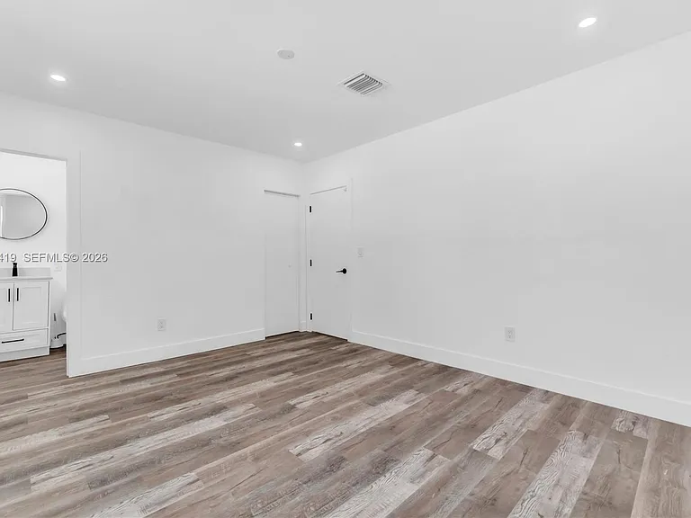 2600 NW 108th St — Photo 23