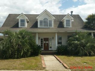 2801 Oak Dr, Violet, LA 70092