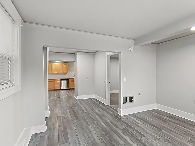 Farrah Apartments: 1 & 2 Bedroom Renovated Units — Photo 15