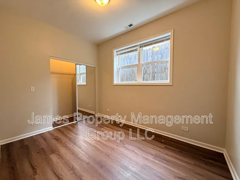2731 W Congress Pkwy #1 — Photo 3