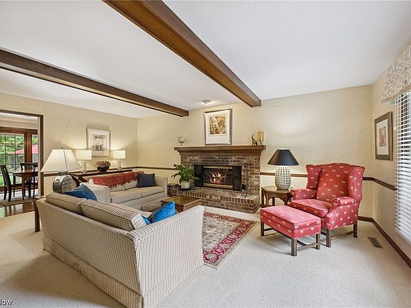 5th image of 350 Greenbriar Dr
