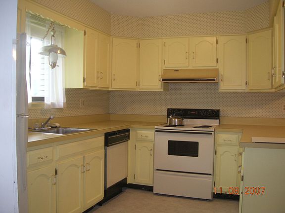Bright, cheery kitchen