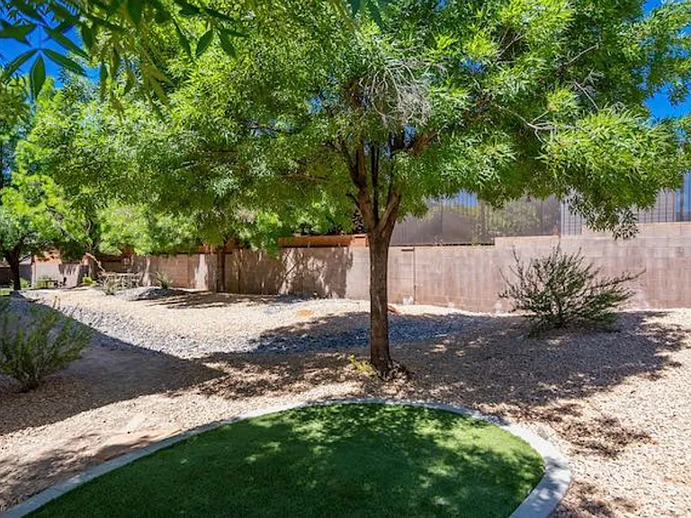 Valley View Condos — Photo 8