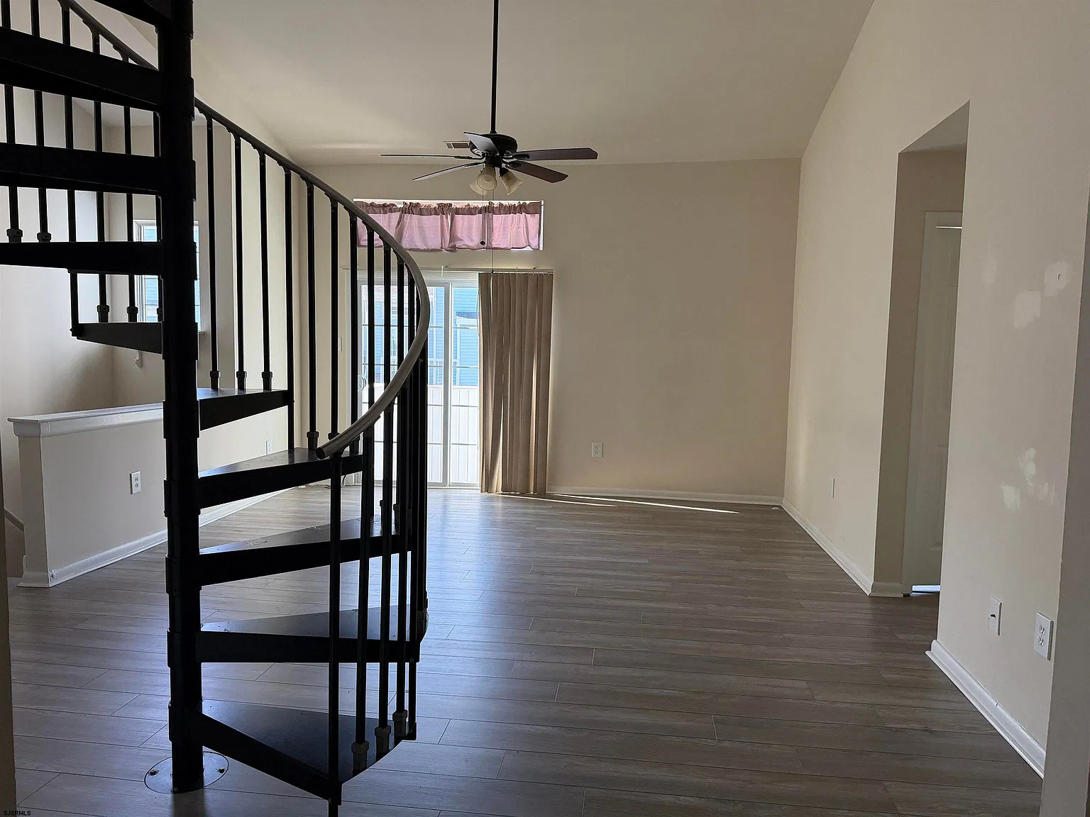 2 bed, 2.0 bath, $2,200 — Photo 2