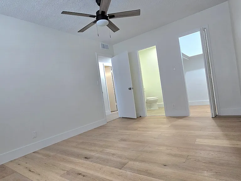 5300 Washington St — Photo 10