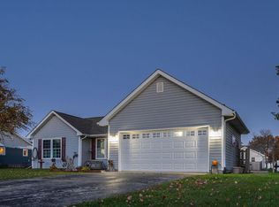 N1556 Overlook Cir, Genoa City, WI 53128