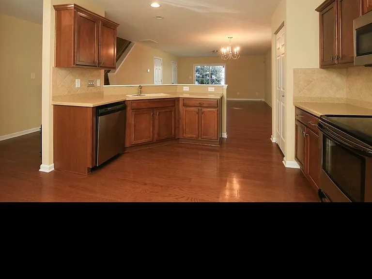 8843 Thornton Town Pl — Photo 1