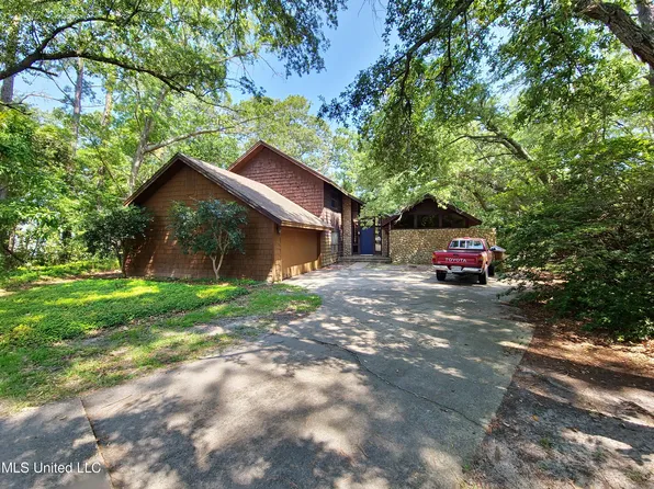 2430 W Shore Dr, Biloxi, MS 39532