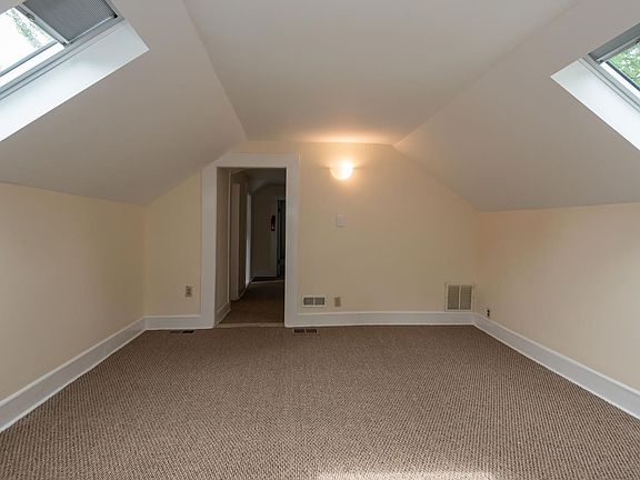 5th image of 517 W Howe St #1/2