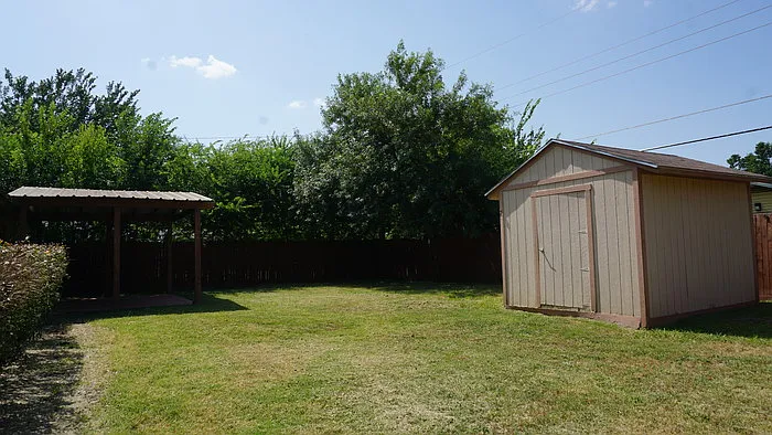 5225 Mack Rd — Photo 14