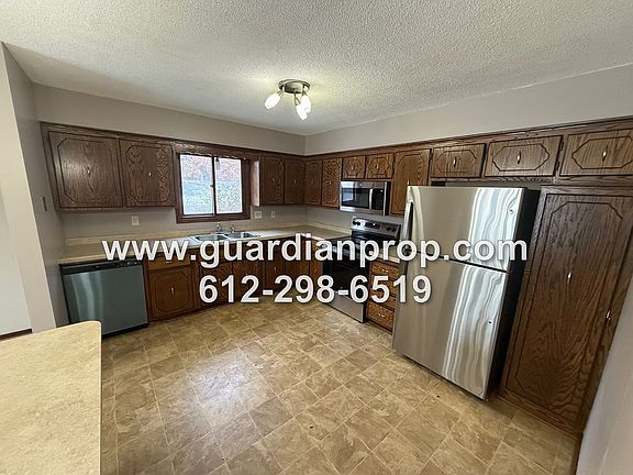 5th image of 10350-10352 Lever St NE