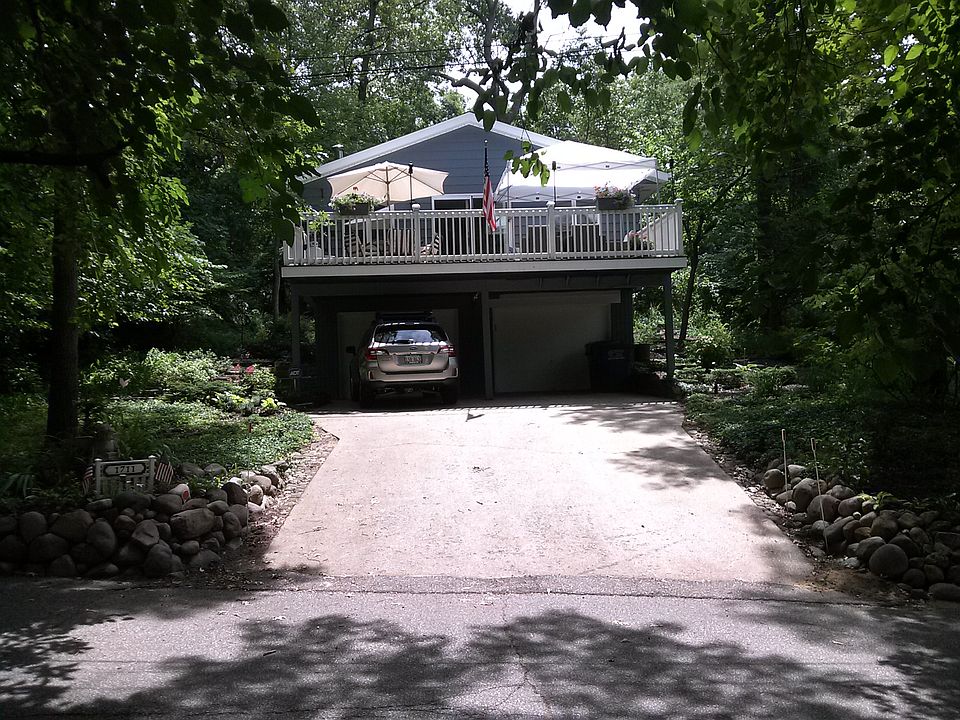 2nd image of 1711 Rosamond Dr