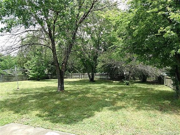 3rd image of 1901 Hedgelawn Dr