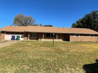 1419 Crescent Dr, Graham, TX 76450