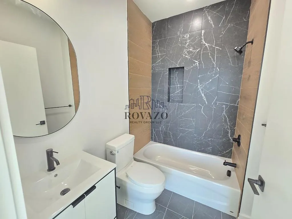 2 bed, 827 sqft, $2,800 — Photo 4