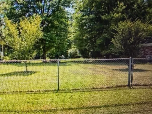 Thelma St, Benton, AR 72015