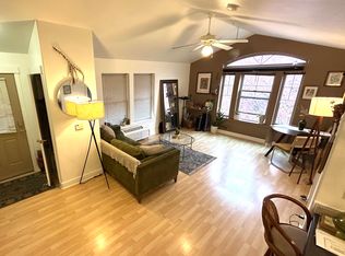 9837 NE Irving St APT 323, Portland, OR 97220