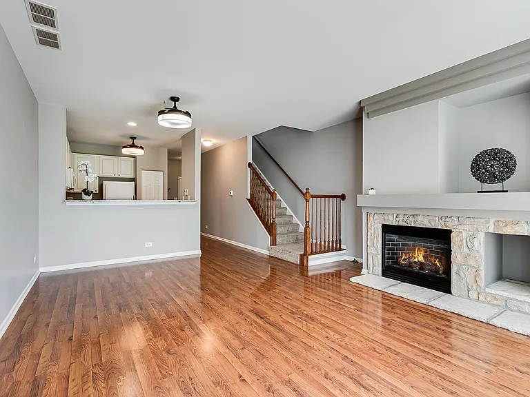 913 Genesee Dr — Photo 3