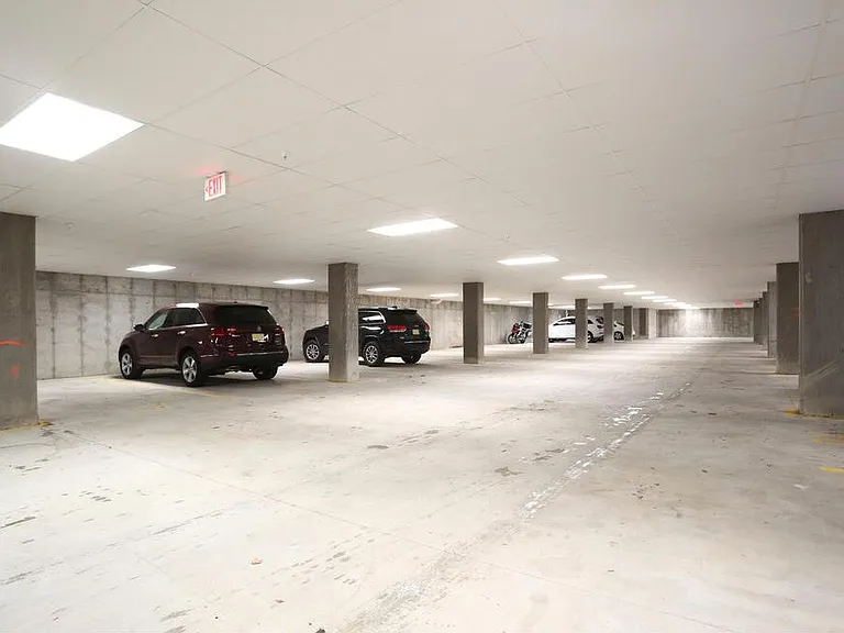 Colonial Pointe at Franklin Lakes — Photo 39