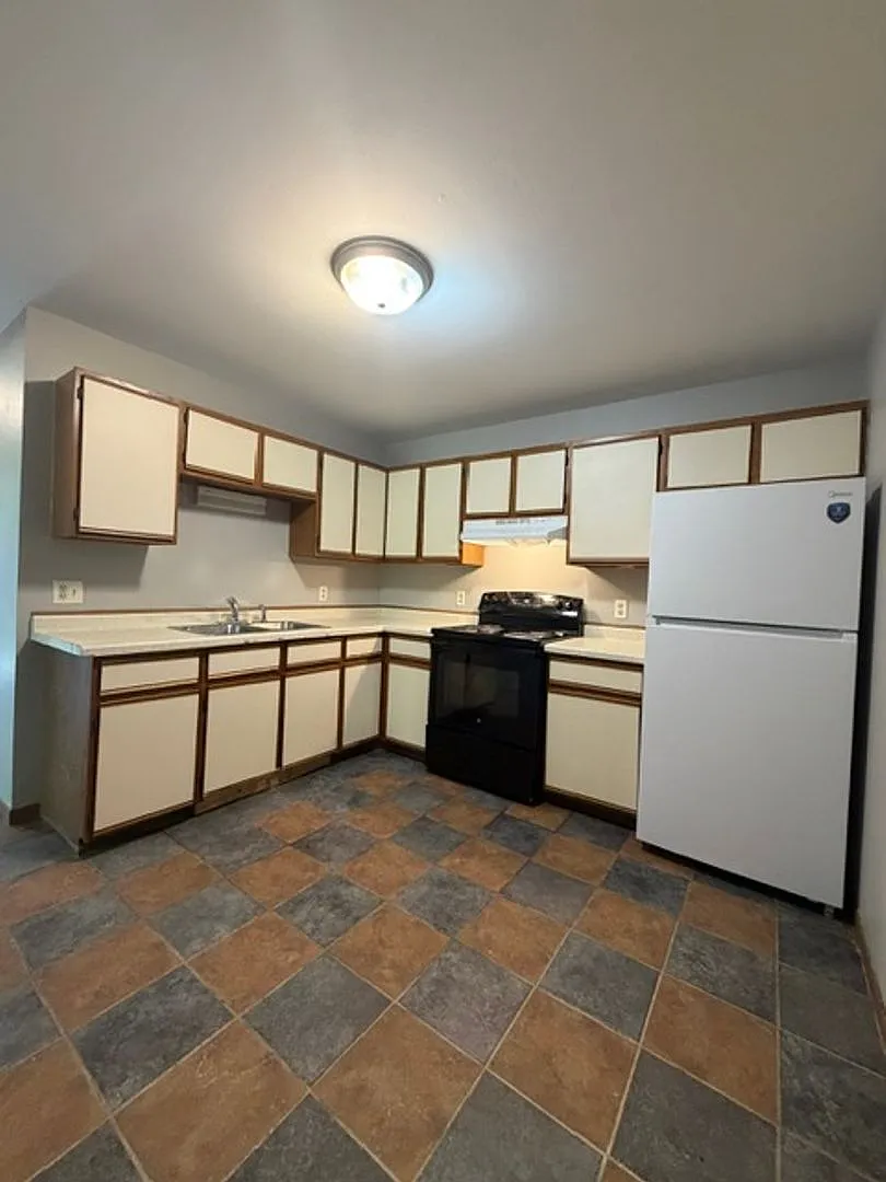 1103 Glades — Photo 3