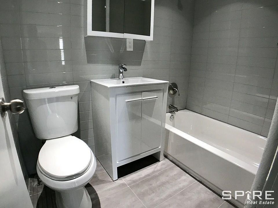 2nd image of 220 E 10th St APT 3R
