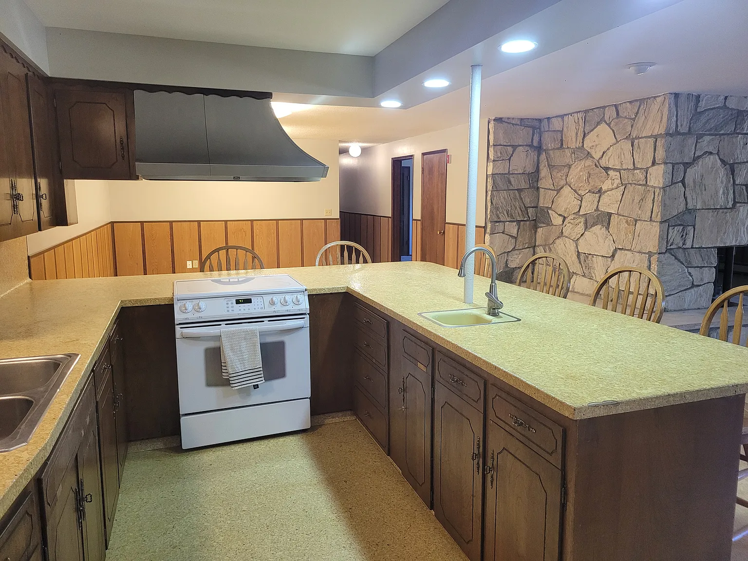 2 bed, 2660 sqft, $3,000 — Photo 2