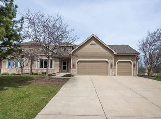 N19W28914 Golf Rdg N, Pewaukee, WI 53072