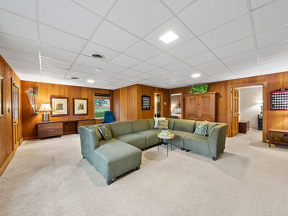 4th image of 1426 Country Club Dr