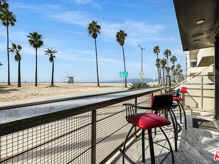 3007 Ocean Front Walk — Photo 8