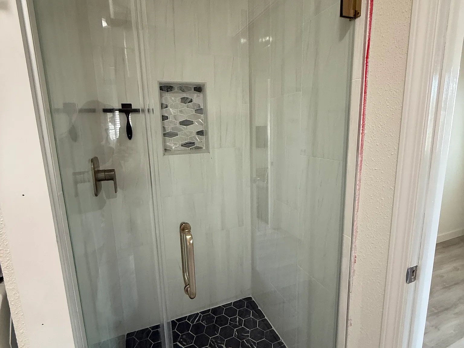 1 bed, 400 sqft, $2,300 — Photo 3