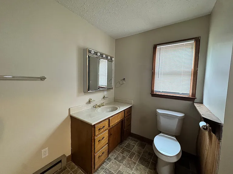 240 Lynbrook Rd — Photo 8
