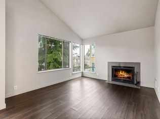 9512 Interlake Ave N #203, Seattle, WA 98103