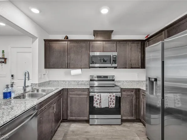 2742 Champagne Gold Ave, North Las Vegas, NV 89086