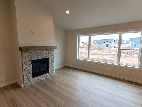 5th image of N9243 Anton St