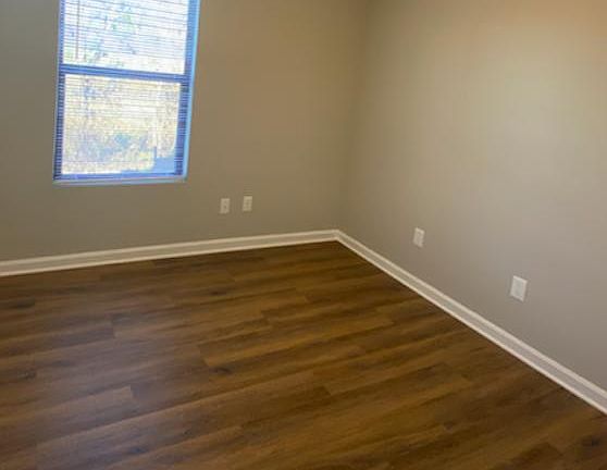 4th image of 915 W 2nd St APT 9