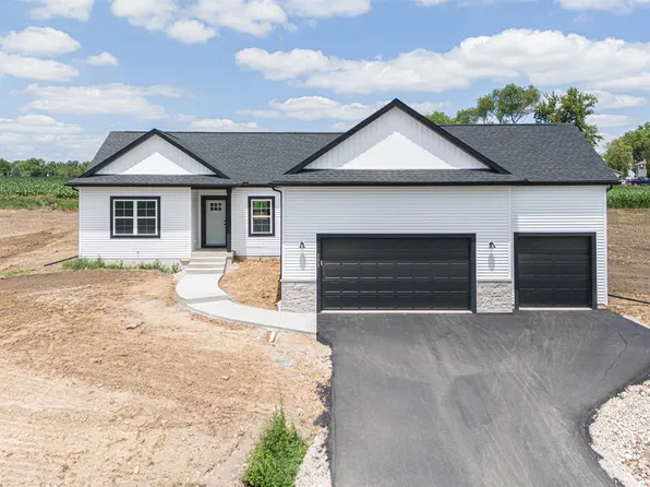 105 W 2nd St, Friesland, WI 53935