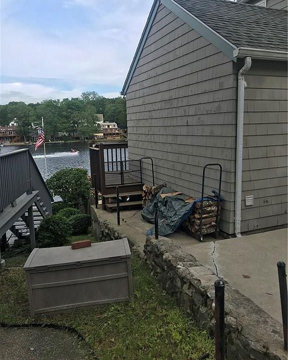2nd image of 182 Lake Shore Dr