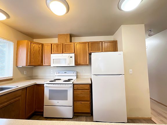 3rd image of 17728 12th Ave NE #201
